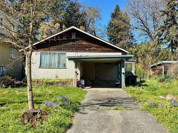 2728 Avebury Ave, Victoria, BC V8R 3W4