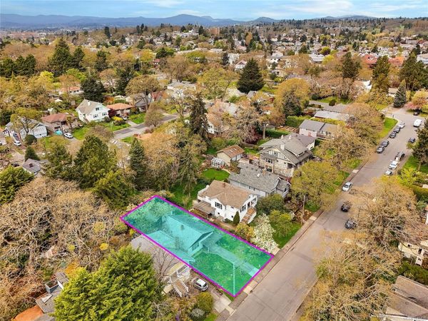 2728 Avebury Ave, Victoria, BC V8R 3W4