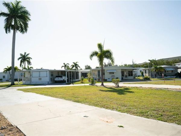 353 Mattie AVE, FORT MYERS, FL 33908