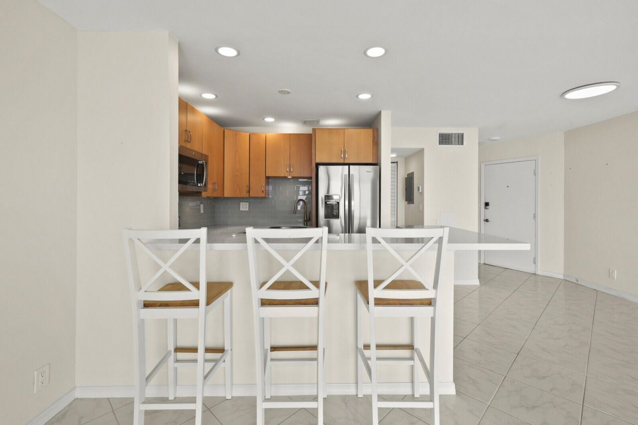 400 Wilma Circle, Unit 207, Riviera Beach, FL 33404 Photo