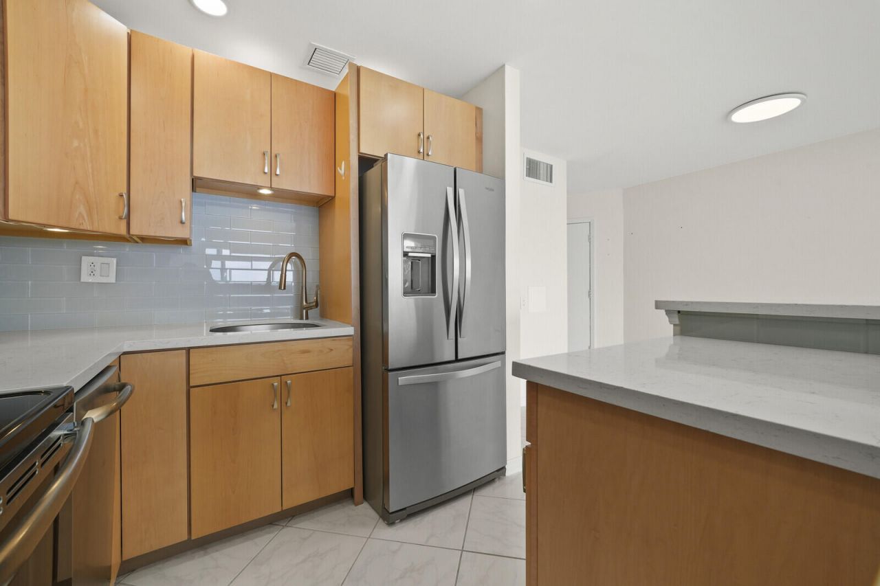 400 Wilma Circle, Unit 207, Riviera Beach, FL 33404 Photo