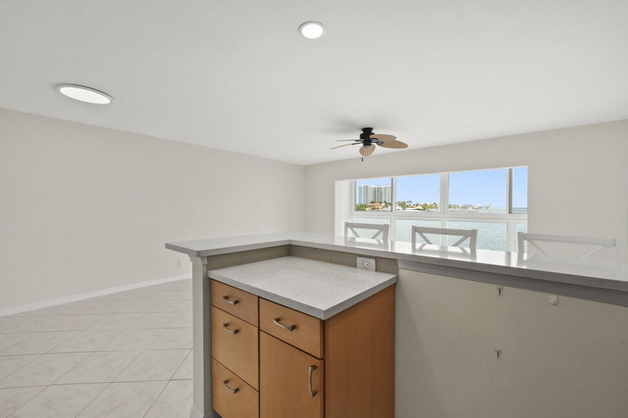 400 Wilma Circle, Unit 207, Riviera Beach, FL 33404 Photo