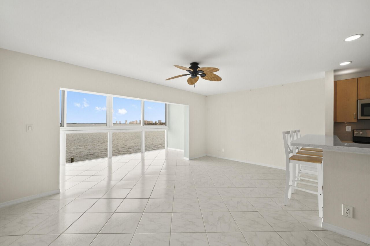 400 Wilma Circle, Unit 207, Riviera Beach, FL 33404 Photo