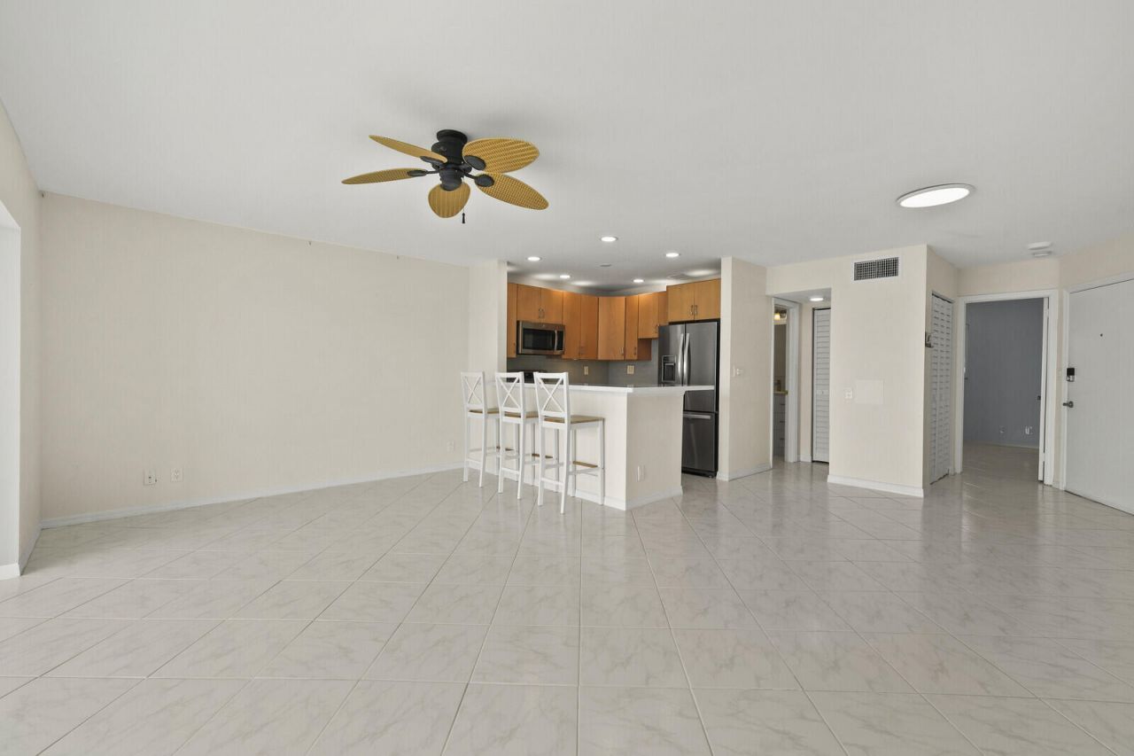 400 Wilma Circle, Unit 207, Riviera Beach, FL 33404 Photo