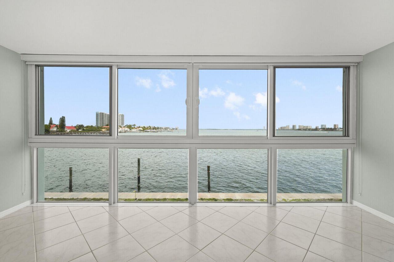 400 Wilma Circle, Unit 207, Riviera Beach, FL 33404 Photo