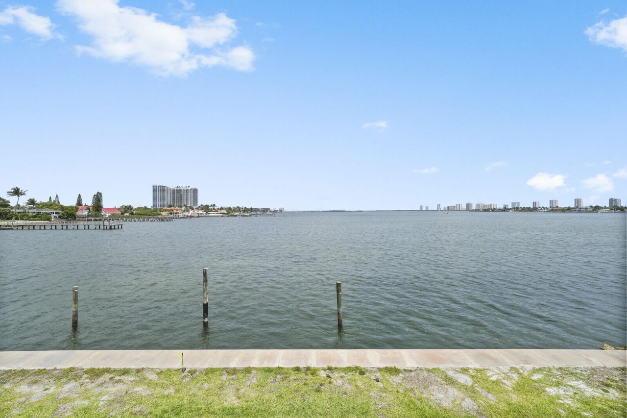 400 Wilma Circle, Unit 207, Riviera Beach, FL 33404 Photo