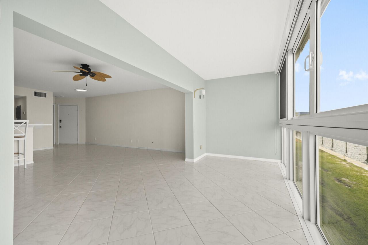 400 Wilma Circle, Unit 207, Riviera Beach, FL 33404 Photo