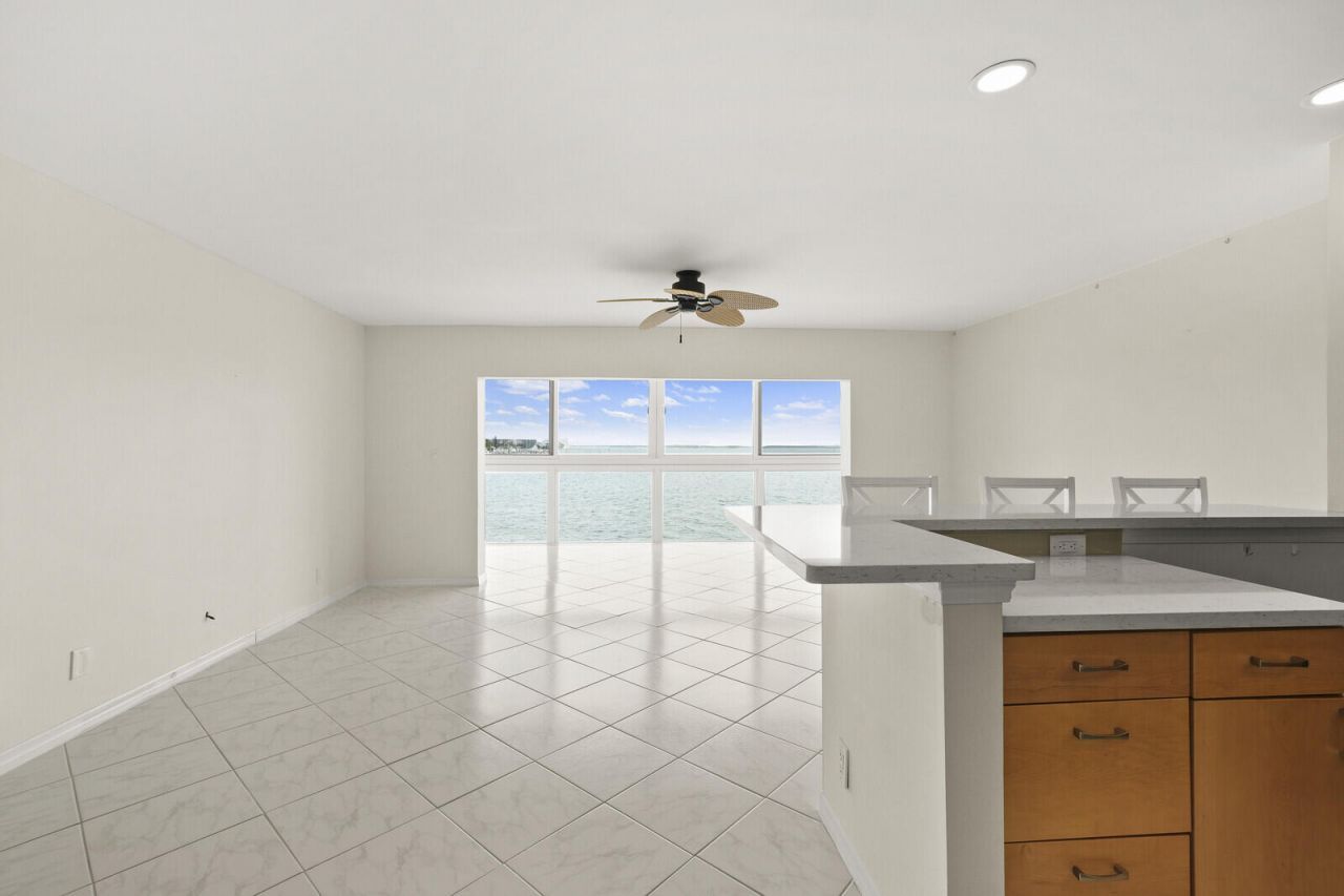 400 Wilma Circle, Unit 207, Riviera Beach, FL 33404 Photo