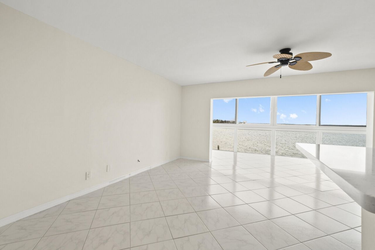 400 Wilma Circle, Unit 207, Riviera Beach, FL 33404 Photo