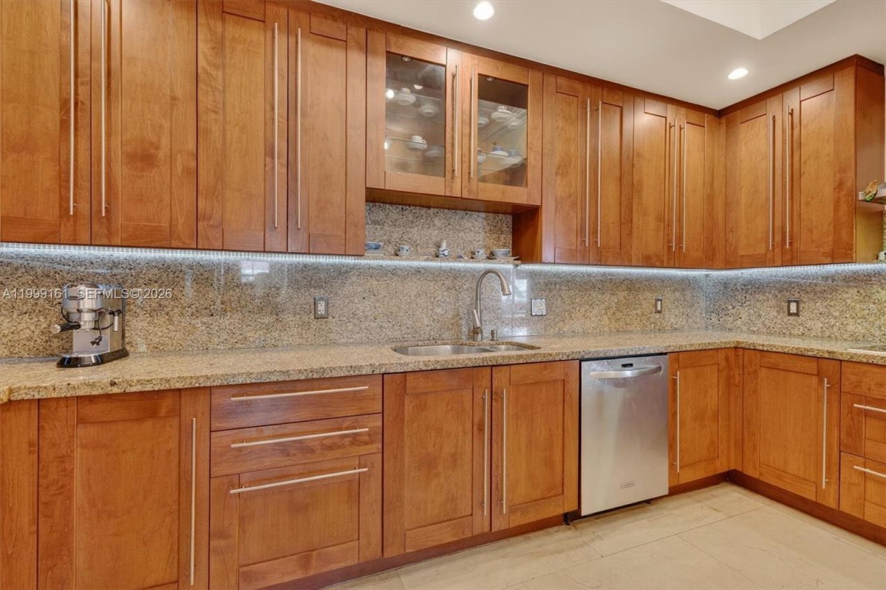 650 Valencia Ave , Unit 302, Coral Gables, FL 33134 Photo