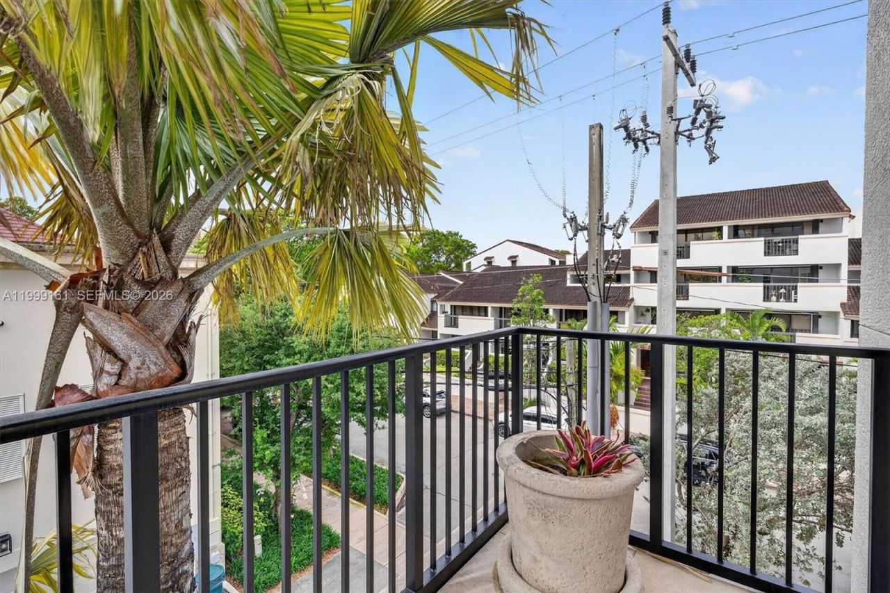 650 Valencia Ave , Unit 302, Coral Gables, FL 33134 Photo