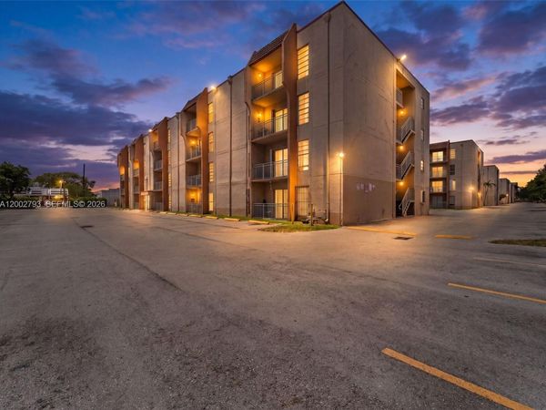 4713 NW 7th St, Unit 410-1, Miami, FL 33126