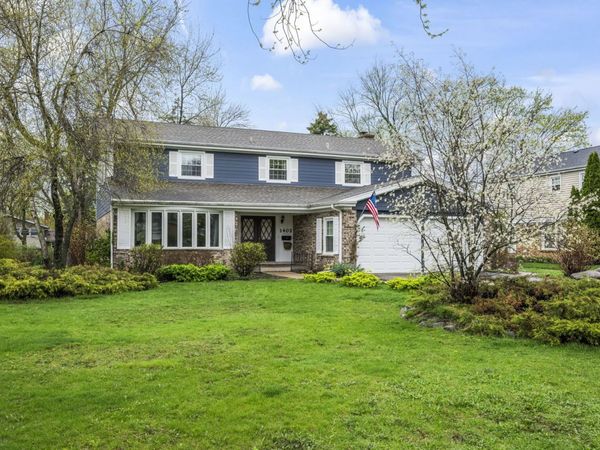 1402 N Harvard Avenue , Arlington Heights, IL 60004