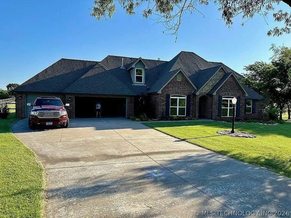 14823 E Fieldstone Drive N, Claremore, OK 74017