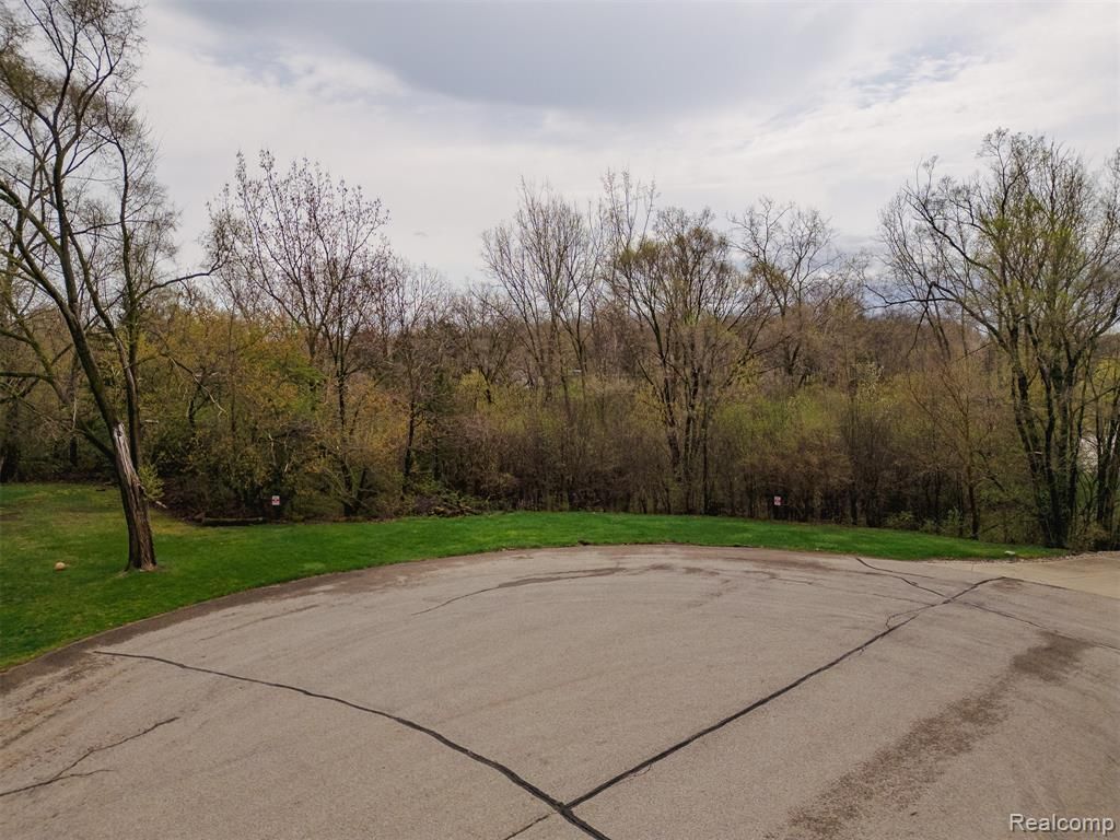 000 Martell, Rochester Hills, MI 48309 Main Photo