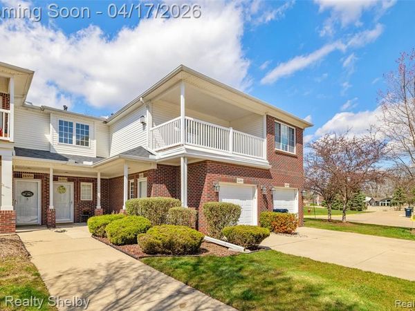 14350 Moravian Manor Circle, Sterling Heights, MI 48312