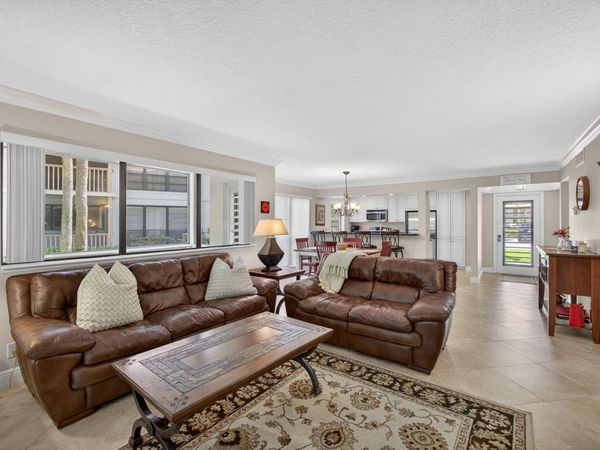 112 Brackenwood Road, Palm Beach Gardens, FL 33418