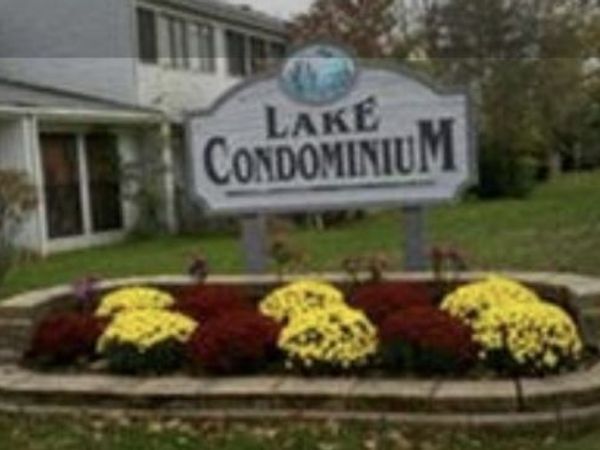 3 Twin Rivers Dr, East Windsor, NJ 08520