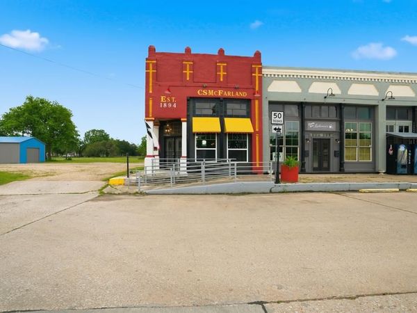 2 S Side Plaza, Ladonia, TX 75449