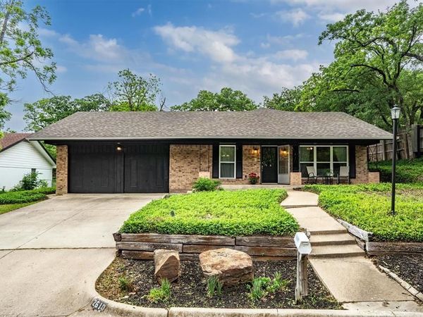 2610 Oak Cliff Lane, Arlington, TX 76012