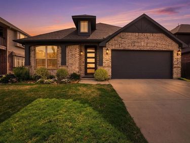 10004 White Pine Drive, Fort Worth, TX 76131
