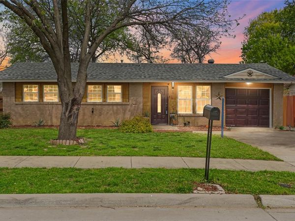 1605 E Lovers Lane, Arlington, TX 76010