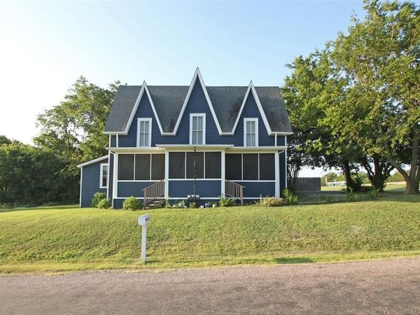 453 E Marshall Street, Van Alstyne, TX 75495