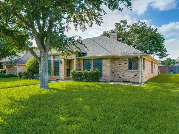 3913 Bobbin Lane, Addison, TX 75001