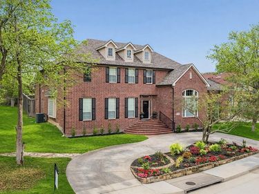 8904 Meadowknoll Drive, Dallas, TX 75243