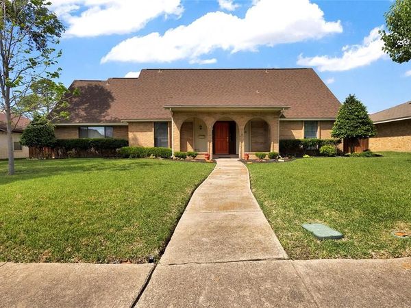 2985 Las Campanas Drive, Farmers Branch, TX 75234