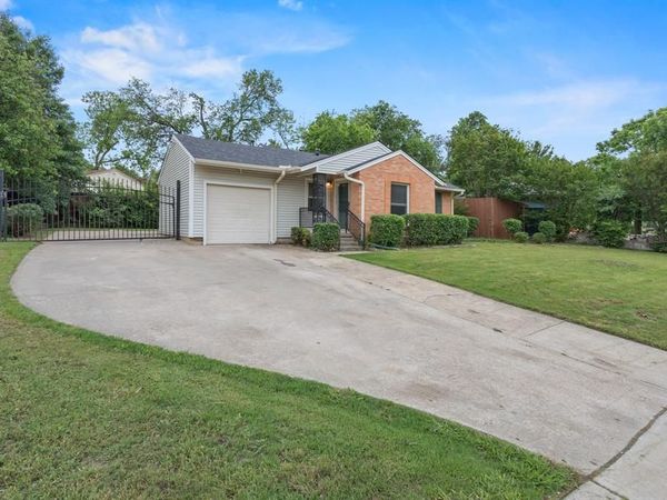 301 Meadowbrook Drive, Arlington, TX 76010