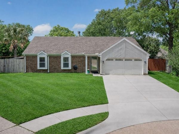 417 Creekmeadow Lane, Lewisville, TX 75067