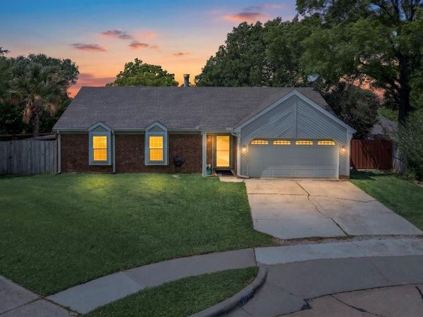 417 Creekmeadow Lane, Lewisville, TX 75067