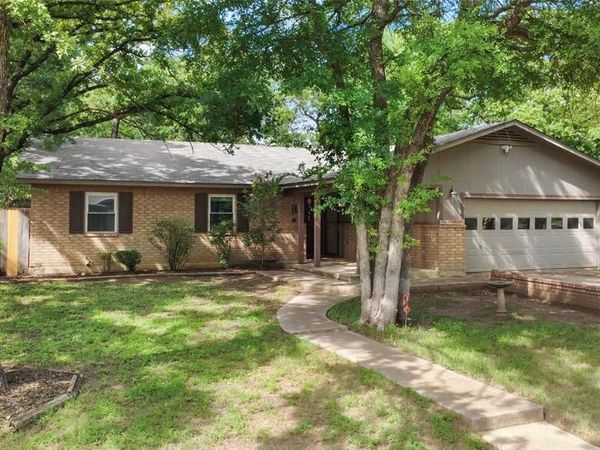 1109 Pine Ridge Drive, Azle, TX 76020