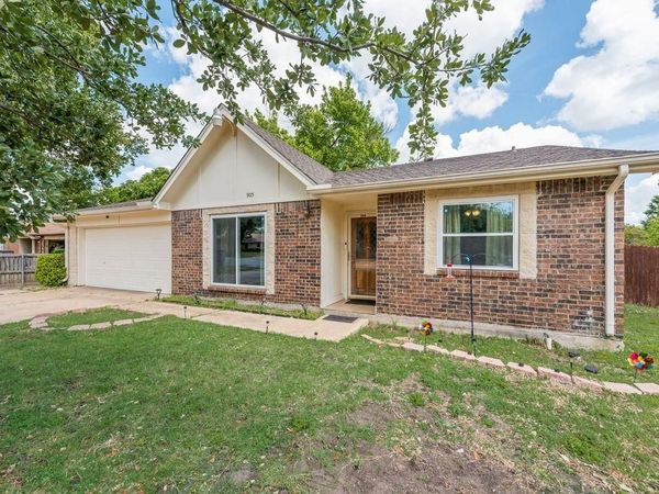 905 Pepperidge Court, Lancaster, TX 75134