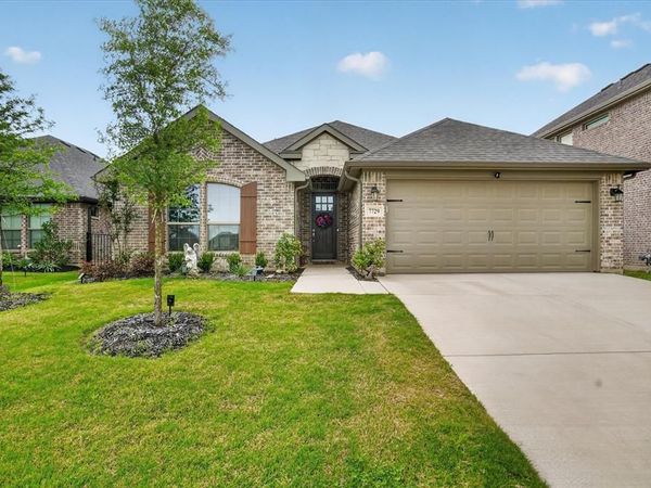 7729 Gatevine Avenue, Joshua, TX 76058