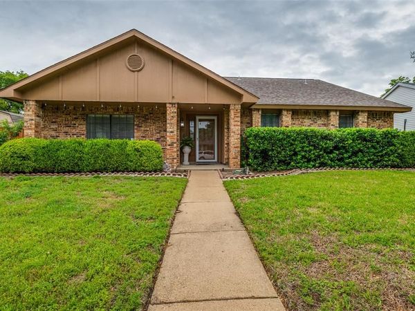 402 Chestnut Drive, Grand Prairie, TX 75052