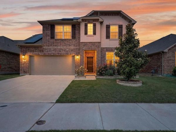 940 Crest Breeze Drive, Fort Worth, TX 76052