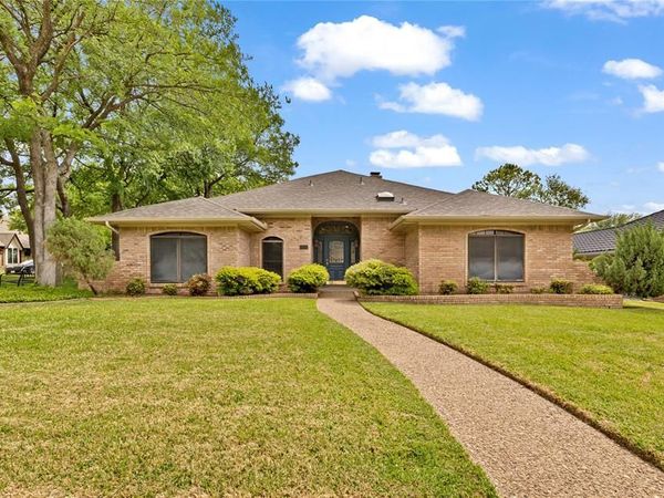 2528 Stonegate Drive N, Bedford, TX 76021