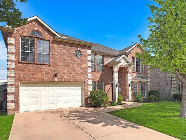 5856 Summerwood Drive, Grand Prairie, TX 75052