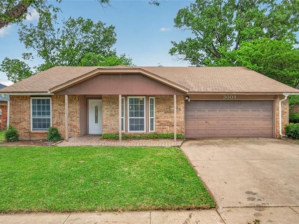 3009 Richwood Circle, Bedford, TX 76021