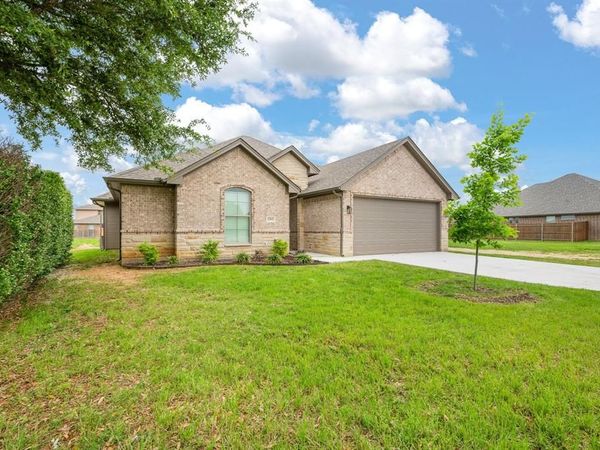 1707 Lakeway Drive, Cleburne, TX 76033