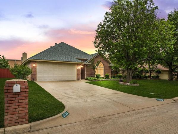 2676 Bent Tree Drive, Hurst, TX 76054