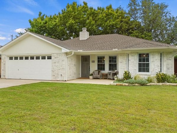 605 Meadow Lane, Roanoke, TX 76262