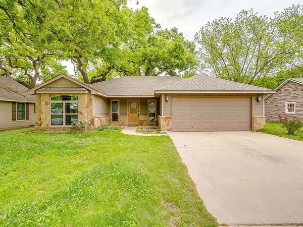 212 W 1st Street, Weatherford, TX 76086