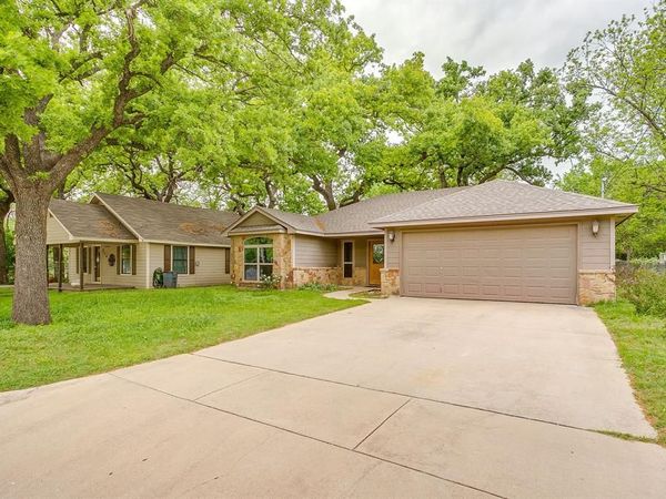212 W 1st Street, Weatherford, TX 76086