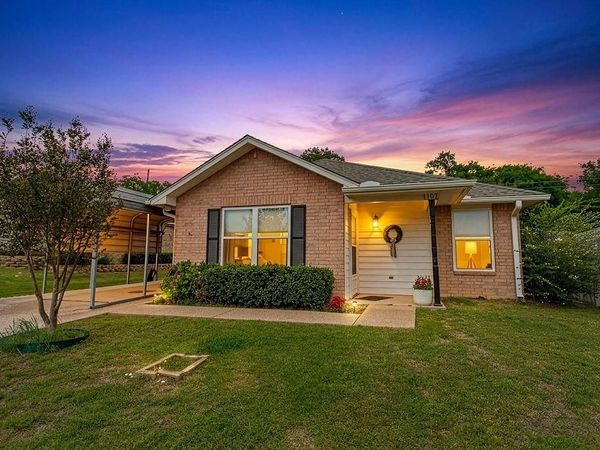 1107 Woodland Park Drive, Lindale, TX 75771