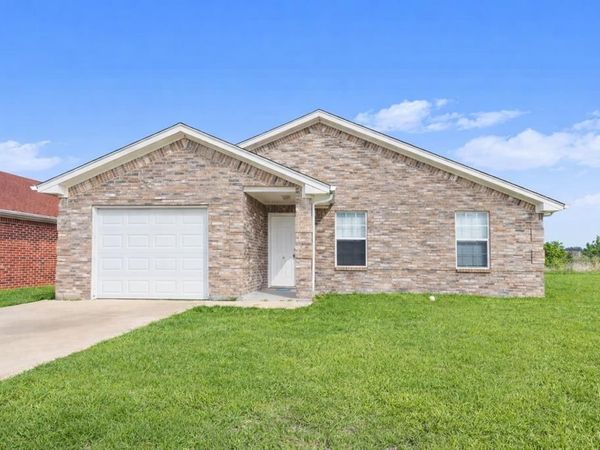 1710 Manor Garden, Greenville, TX 75401