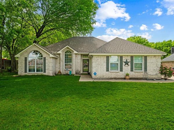 233 Country Meadows Drive , Waxahachie, TX 75165