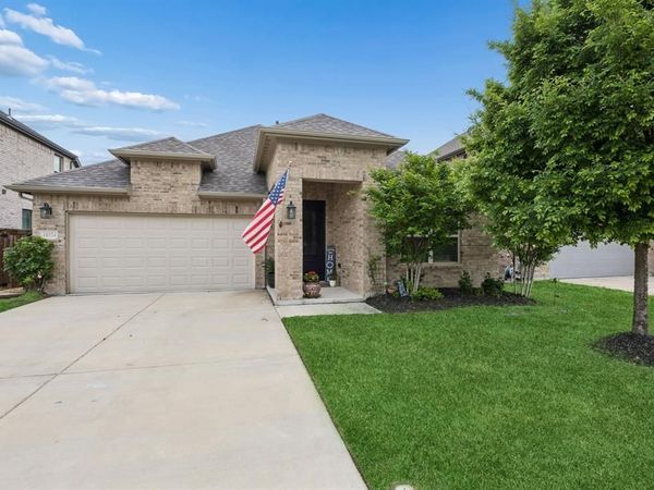 10324 Lakemont Drive, Fort Worth, TX 76131